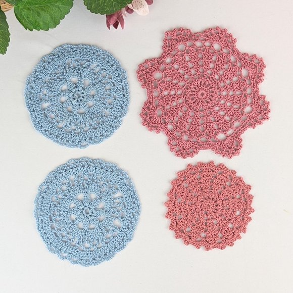 Set of 4 Pink & Blue Crochet Doilies Table Coasters Trivets Flower Doilies Set - Picture 3 of 7